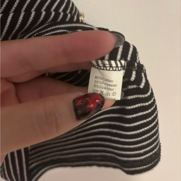 STRIPPED BLACK AND WHITE XL CROP TOP - Picture 5 of 5